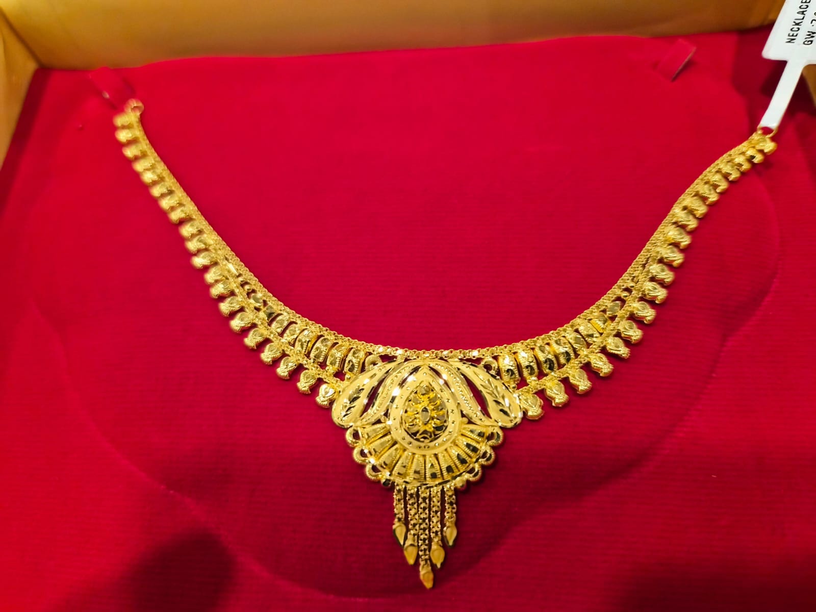 NECKLACE