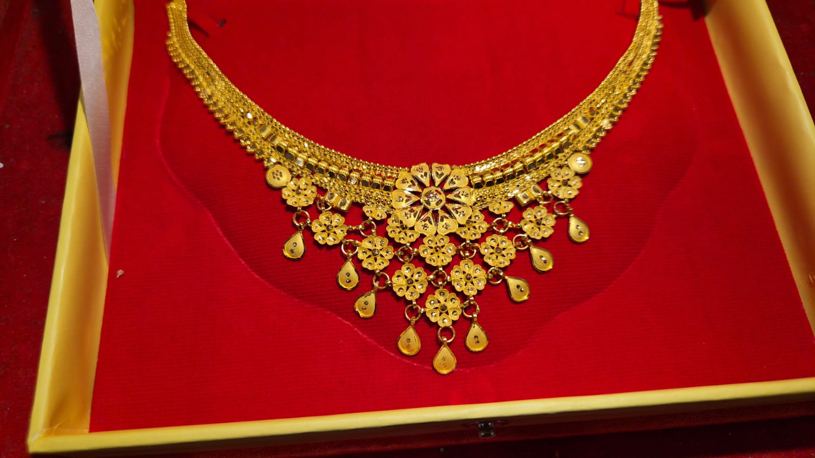 NECKLACE