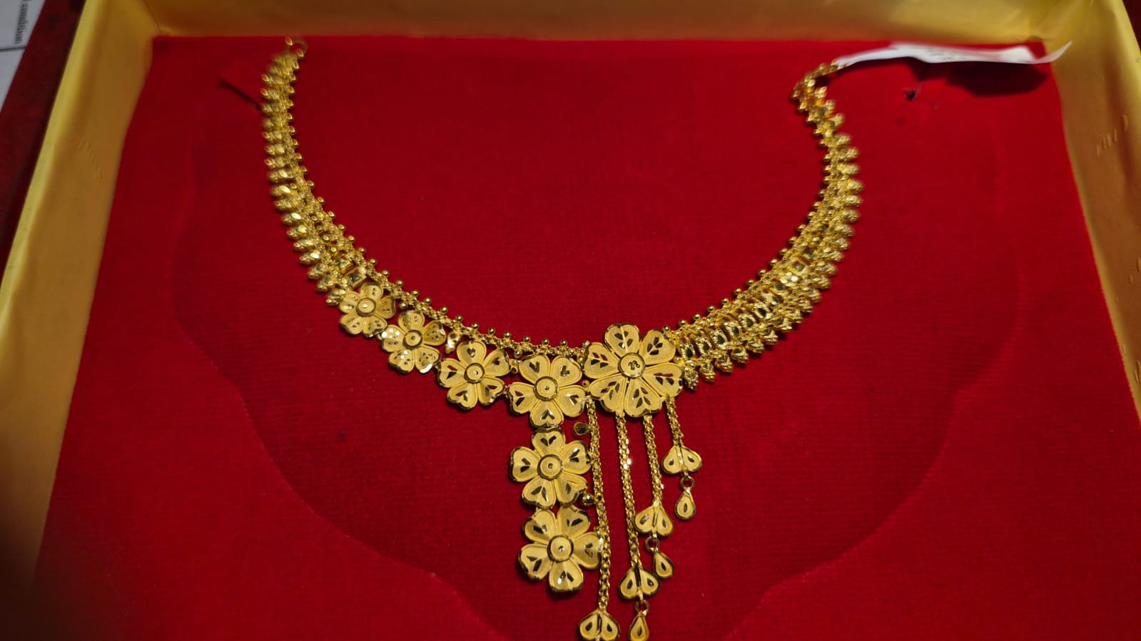 NECKLACE