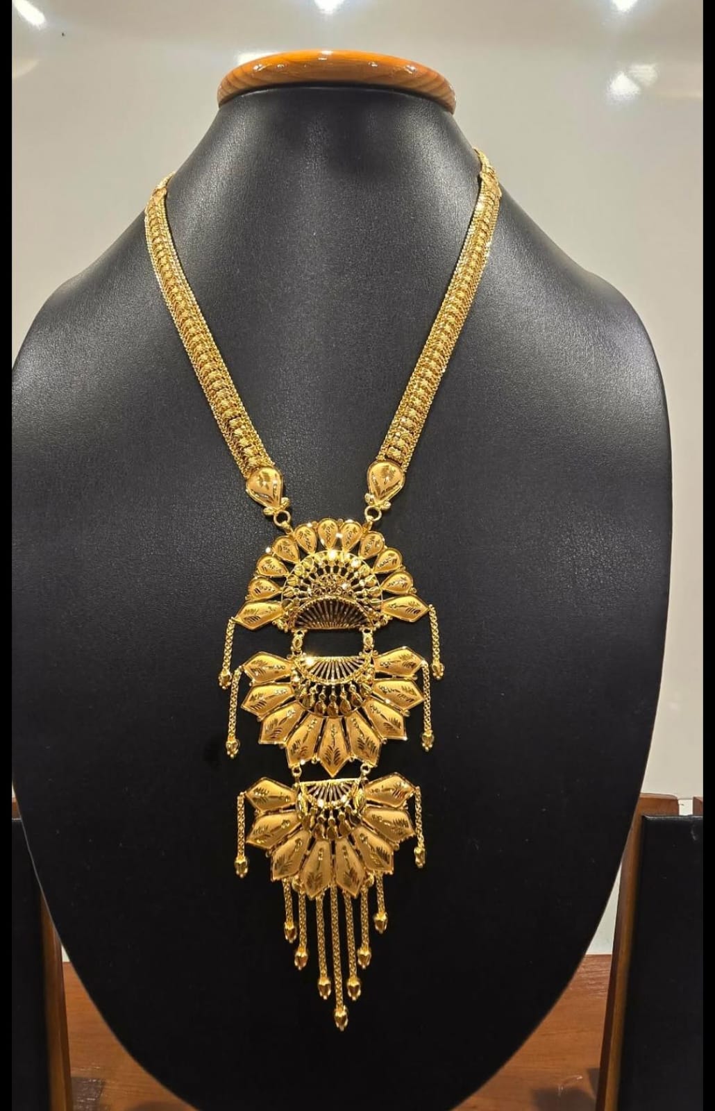 LONG NECKLACE